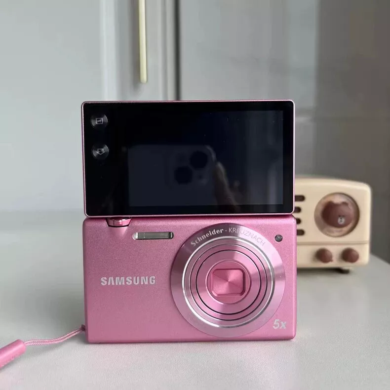SAMSUNG Samsung MV800 Digital Camera Flip-out Vlog 5X Optical Zoom 16.1MP Touchscreen